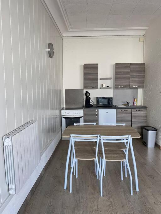 Studio Spacieux Proche Du Centre Ville Montceau-les-Mines Exteriör bild