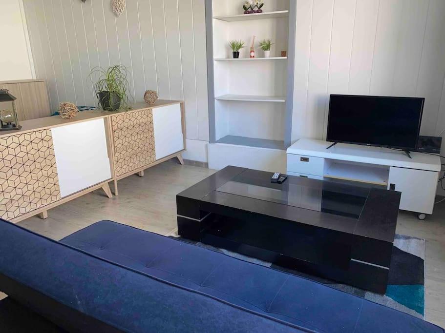 Studio Spacieux Proche Du Centre Ville Montceau-les-Mines Exteriör bild